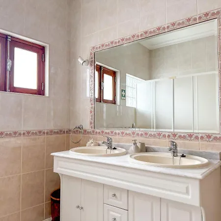 Pátio Privado Com Churrasqueira By Em Figueira